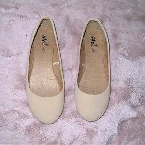 women’s beige flats size 8